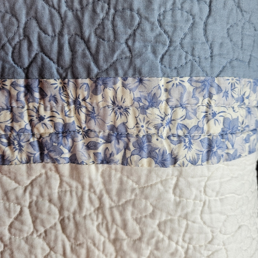 Embroidered Throw - Picture 4 of 5